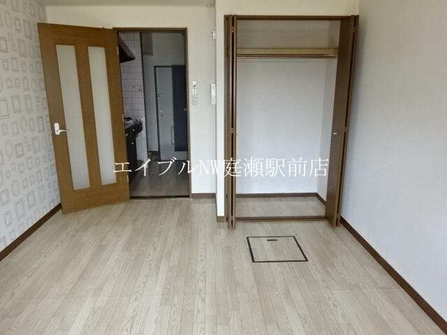 洋室（エアコン、照明付き） エステート山下