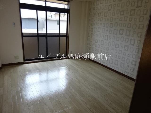 洋室（エアコン、照明付き） エステート山下