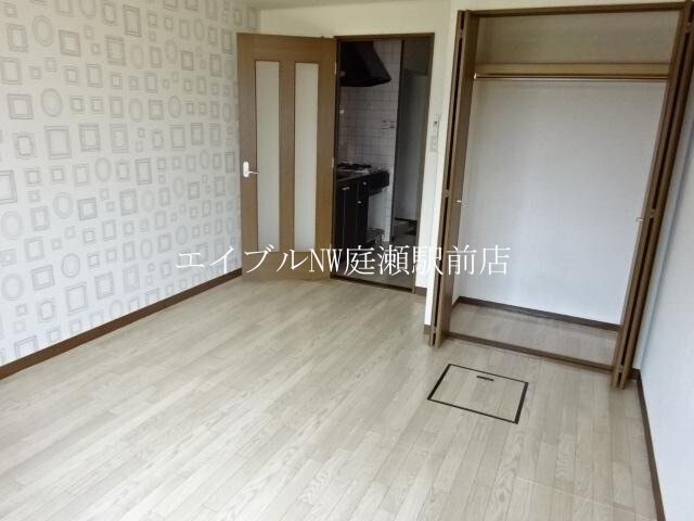 洋室（エアコン、照明付き） エステート山下