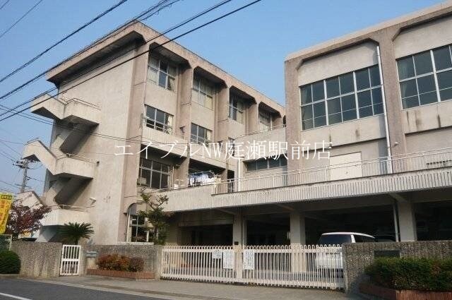 早島町立早島小学校(小学校)まで716m リバーサイド早島B