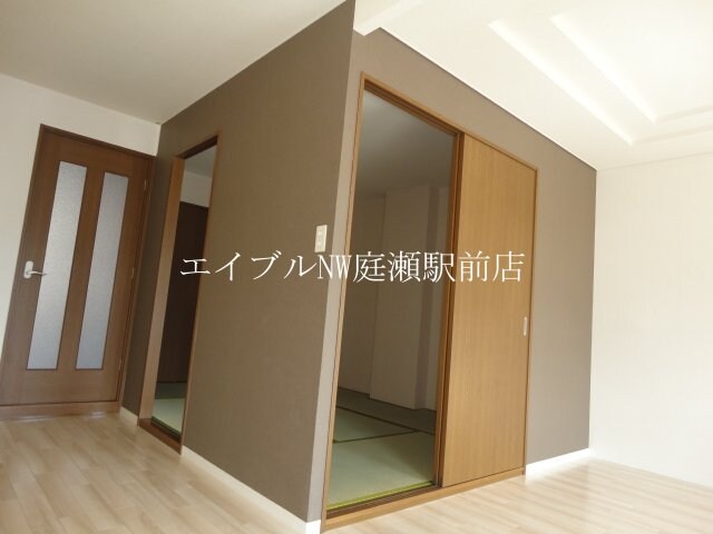 リビングから和室 ロイヤルコーポ・サノ