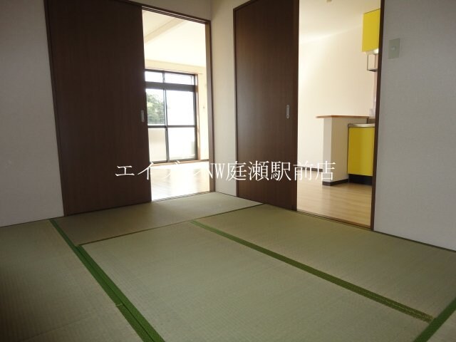 和室からリビング ロイヤルコーポ・サノ