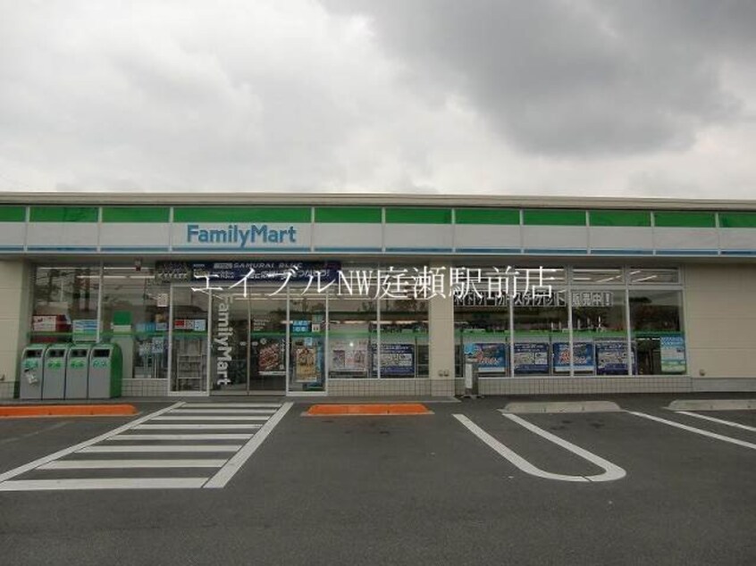 ファミリーマート岡山庭瀬店(コンビニ)まで643m Bright Hight