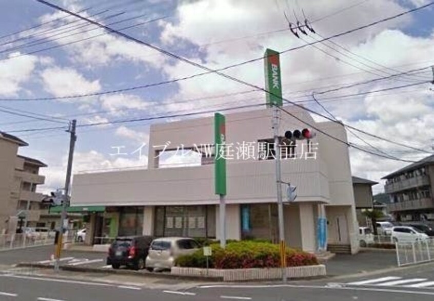 トマト銀行津高支店(銀行)まで127m リトルバード横井　Ｂ棟