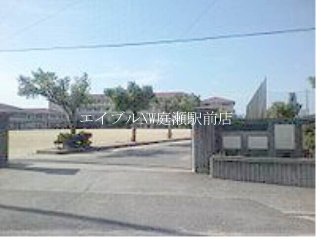 倉敷市立新田中学校(中学校/中等教育学校)まで455m ハッピーハイツA棟