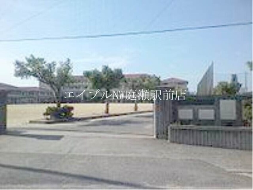 倉敷市立新田中学校(中学校/中等教育学校)まで455m ハッピーハイツA棟