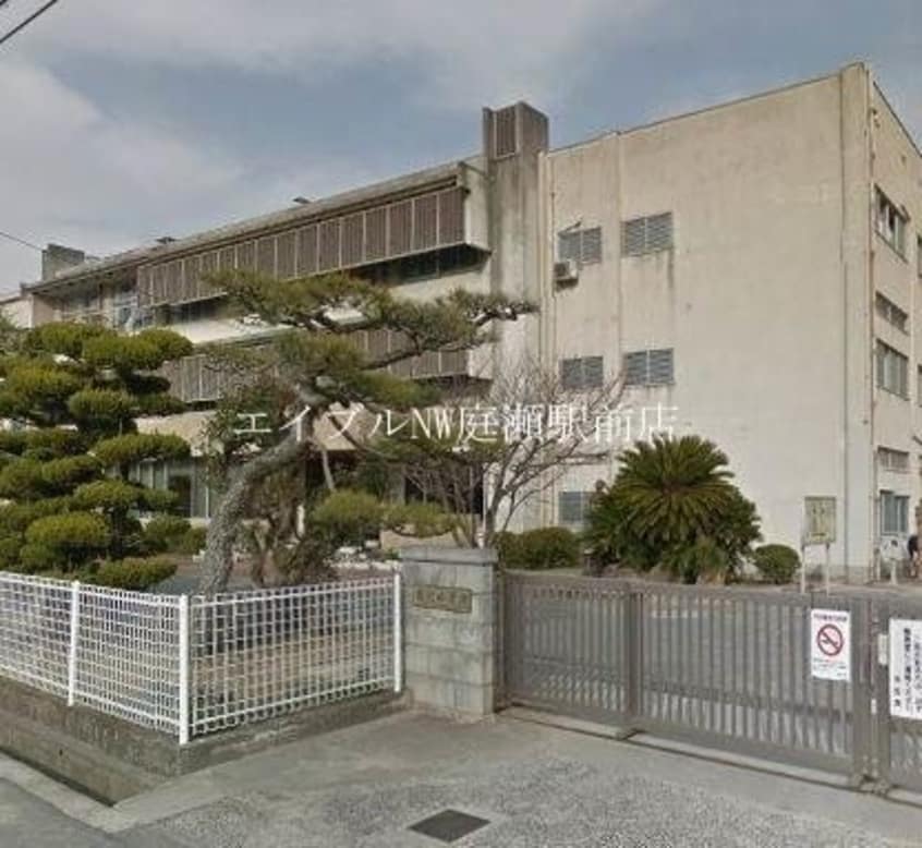 総社市立総社小学校(小学校)まで2549m ライフコート