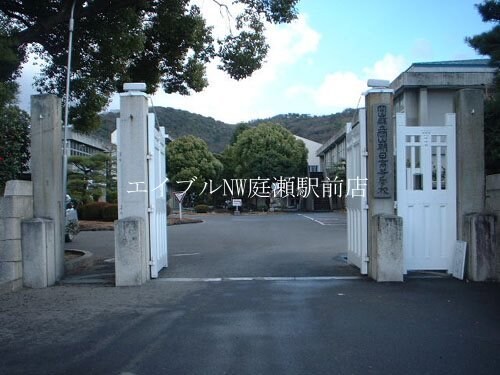 岡山県立岡山朝日高校(高等学校/高等専門学校)まで453m 住吉ビル