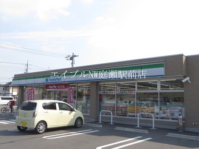 ファミリーマート倉敷宮前店(コンビニ)まで64m ロカ　ブリリアント　Ａ