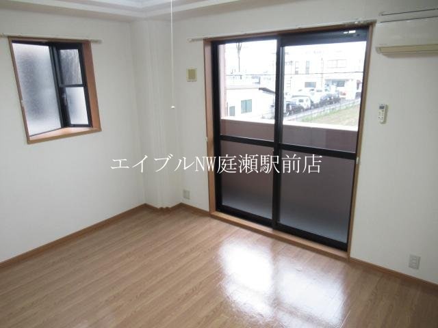 洋室（出窓付き） パッシオ　デウス