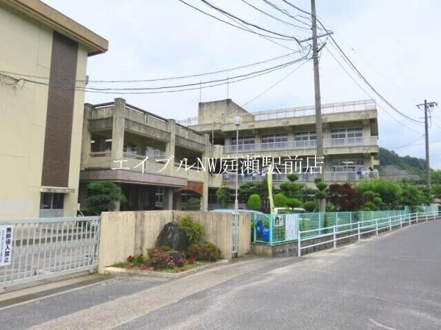 岡山市立香和中学校(中学校/中等教育学校)まで2700m 田益戸建て