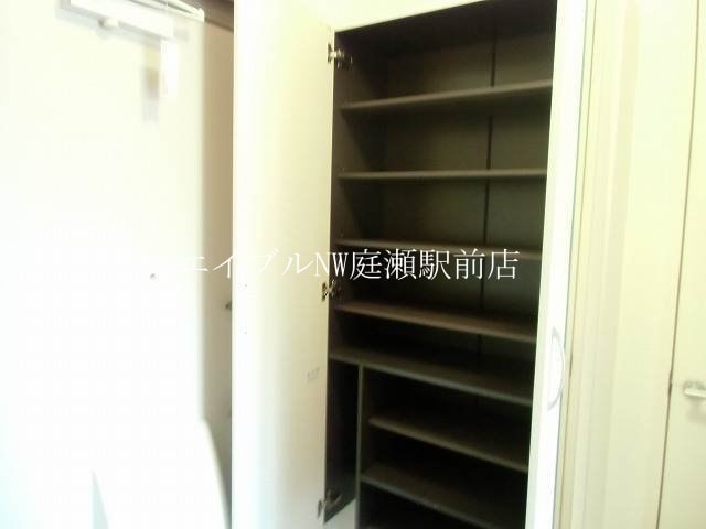 シューズボックス ジョイフルタウン西岡