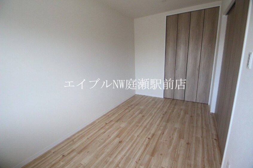  プティーシュシュ庭瀬北　北棟