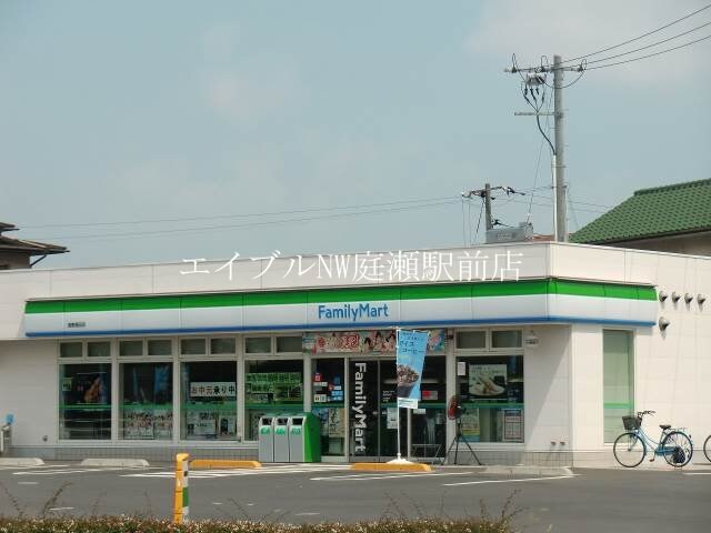 ファミリーマート倉敷福島店(コンビニ)まで163m ロイヤル藤Ⅱ