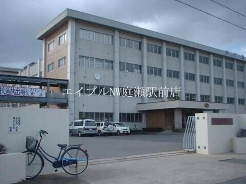 岡山県立一宮高等学校(高等学校/高等専門学校)まで8906m サンベリー　C
