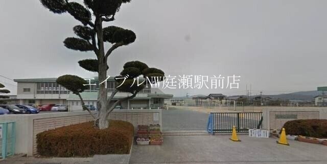 岡山市立加茂小学校(小学校)まで1058m グレイスＹＯＵ