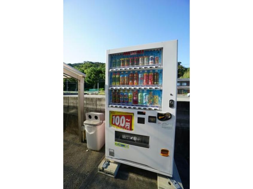 敷地内に自販機 有里館