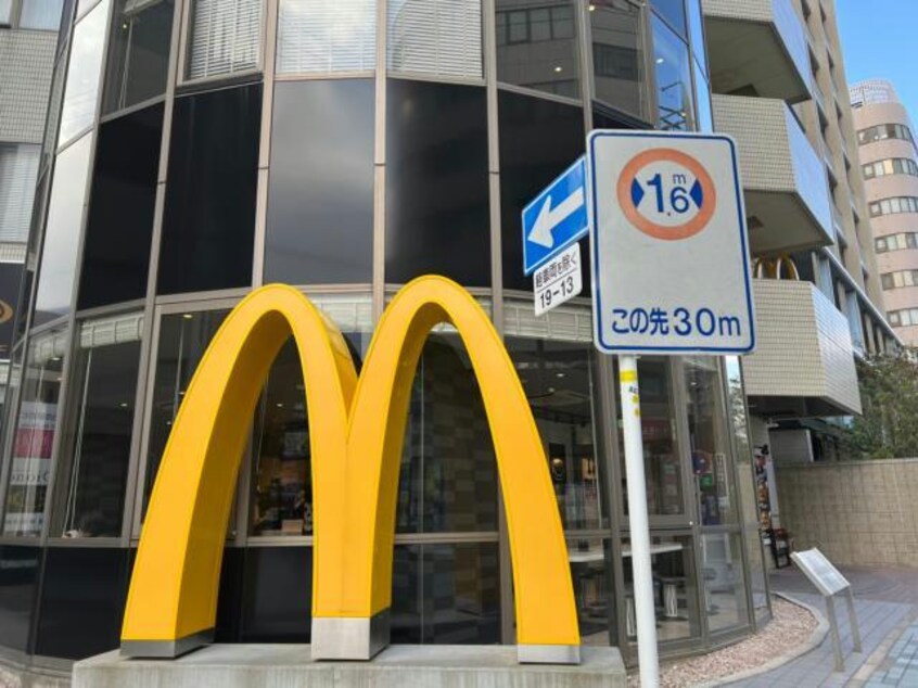 マクドナルド新浜松駅前店(ファストフード)まで70m 千歳町住居