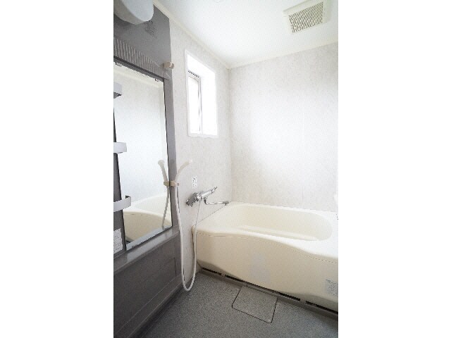 大きな鏡付きの浴室 セレーノ新町
