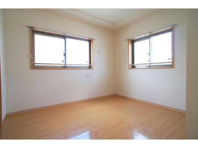 ２面採光で明るいお部屋です 東海道本線/浜松駅 徒歩10分 1階 築14年