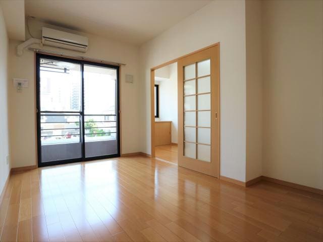 リビングにエアコンあり Laurel Court　常盤