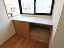 出窓の下の収納スペース Laurel Court　常盤