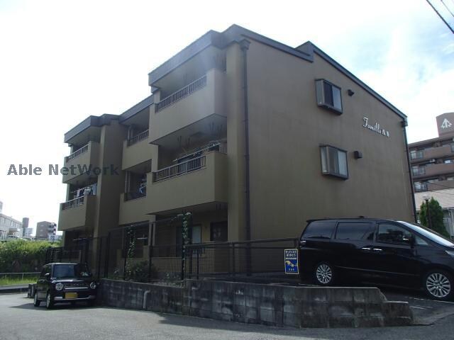  ファミーユ浅井Ａ棟