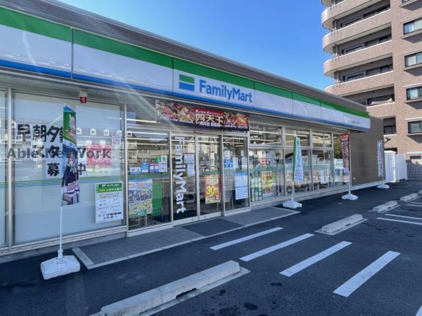 ファミリーマート日進栄二丁目店(コンビニ)まで377m グランドハイツ日進