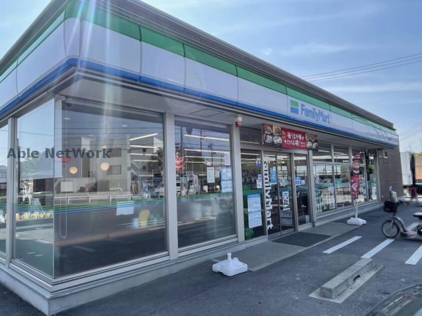 ファミリーマートみよし新屋店(コンビニ)まで493m ルミナス結