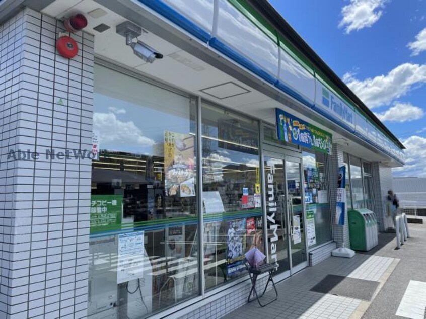 ファミリーマート東名三好インター店(コンビニ)まで357m ヴェルジェA棟