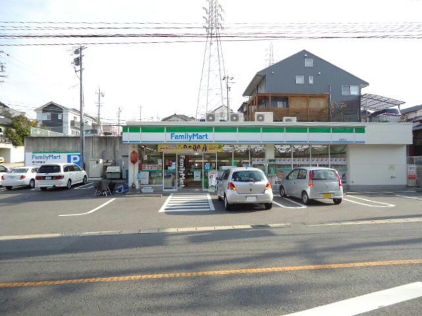 ファミリーマート武路町店(コンビニ)まで187m ボヌールＡＫＩ