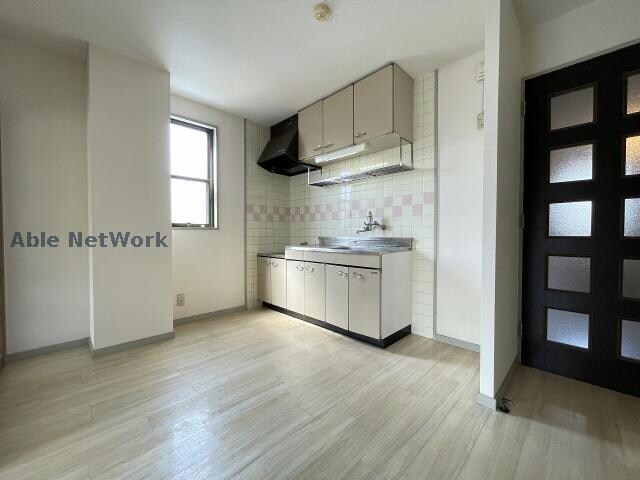 ※同物件、別部屋の写真です メガーヌ野並