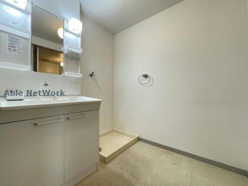 ※同物件、別部屋の写真です メガーヌ野並