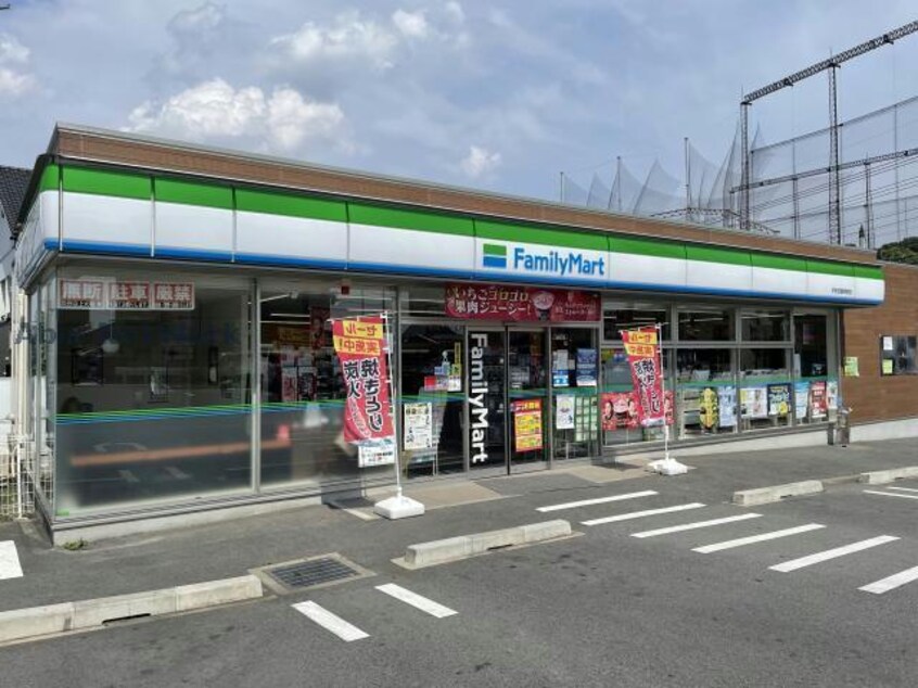 ファミリーマート平針試験場南店(コンビニ)まで824m カルバンラゴ