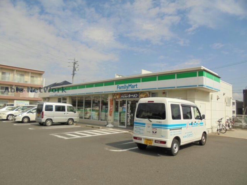 ファミリーマート豊明西川町店(コンビニ)まで233m キャッスルオサダ