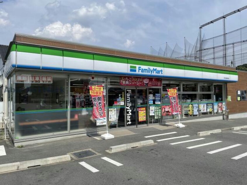 ファミリーマート平針試験場南店(コンビニ)まで931m レジデンス神ノ倉Ｃ