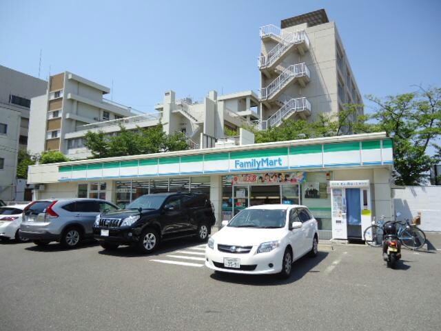 ファミリーマート緑潮見が丘店(コンビニ)まで197m 汐見ハイツ
