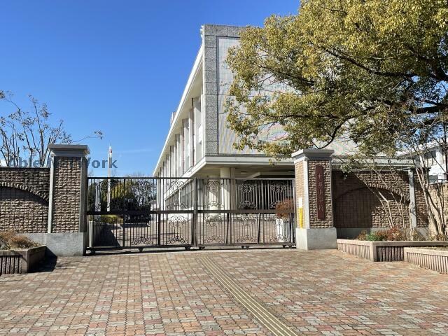 みよし市立中部小学校(小学校)まで594m 園原貸家