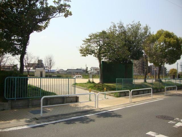 六田公園(公園)まで339m レジデンスブルー