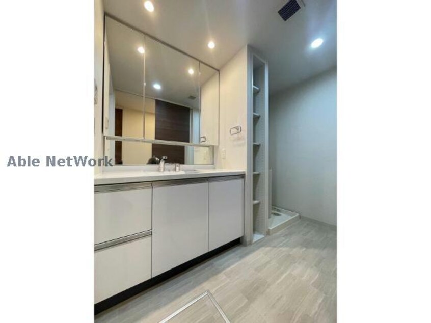  ザ・ブロードスクエア