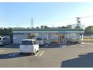 ファミリーマート三好上前店(コンビニ)まで753m リジェールB