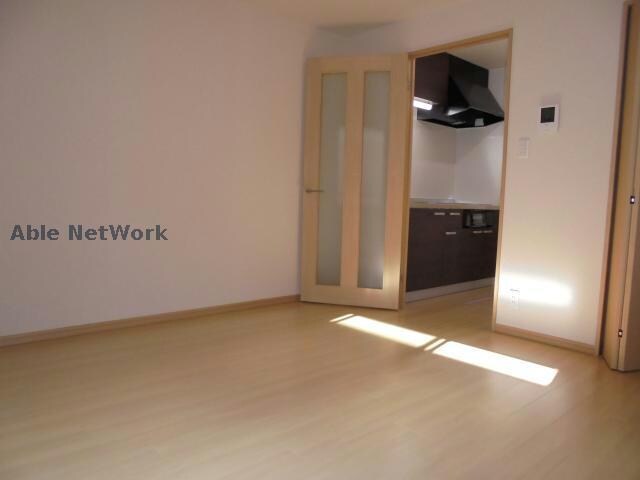 ※同物件、別部屋の写真です サープラス中ノ坪