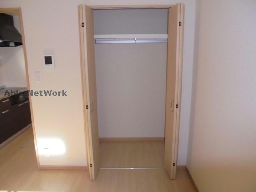 ※同物件、別部屋の写真です サープラス中ノ坪