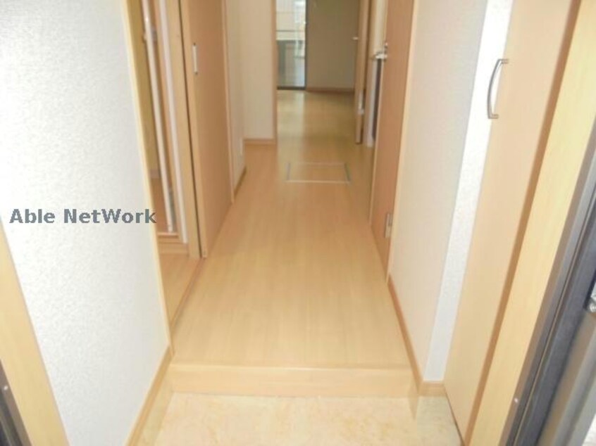 ※同物件、別部屋の写真です サープラス中ノ坪