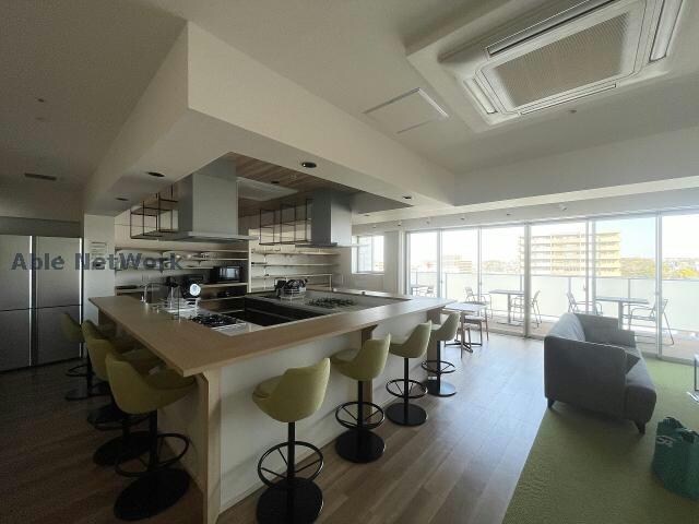 共用ラウンジ NEUA　NARUMI