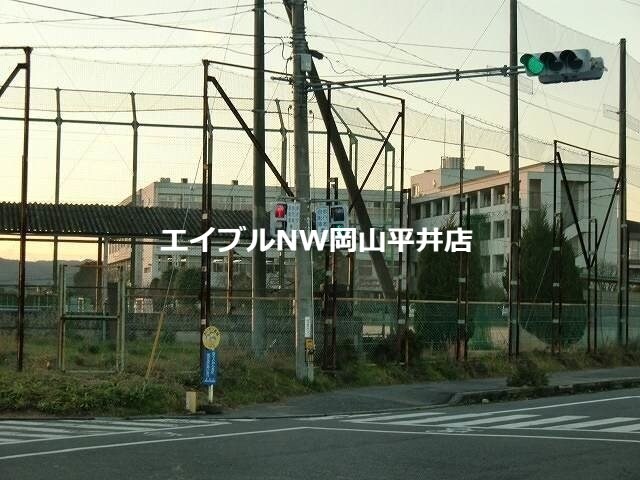 赤磐市立桜が丘中学校(中学校/中等教育学校)まで542m ネオポリス　堀江邸