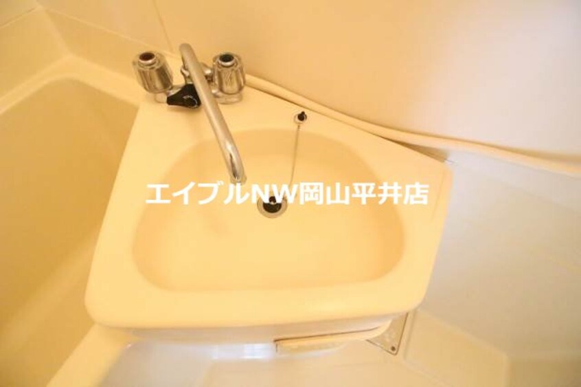  ドミ・アゼリアＢ