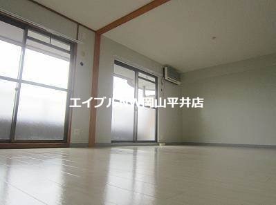 広いリビング コスモハイツ関