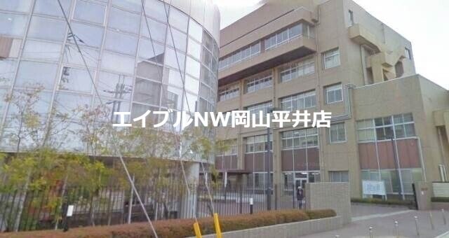 私立就実大学・短期大学(大学/短大/専門学校)まで739m Harvest　Moon