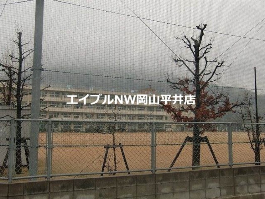 岡山市立芥子山小学校(小学校)まで908m レオパレス本城